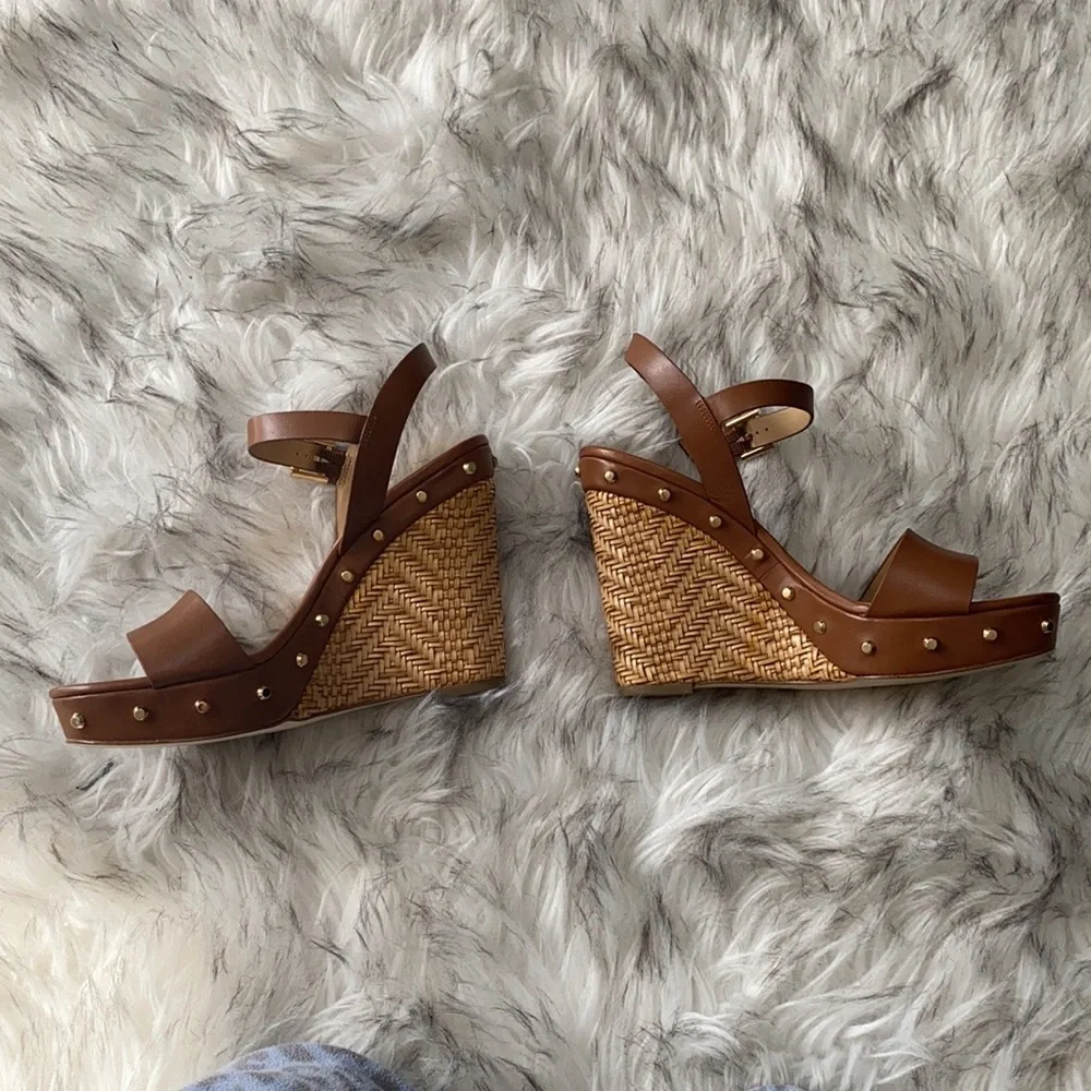 🎉Host Pick! NEW IN BOX! MICHAEL Michael Kors Ellen Wedge - Size 7.5. - Picture 13 of 13